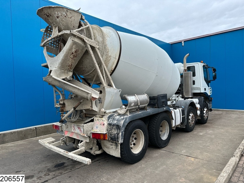 Iveco Trakker 360 8x4, EURO 5, CIFA mixer - Concrete mixer truck: picture 4 Iveco Trakker 360 8x4, EURO 5, CIFA mixer - Concrete mixer truck: picture 4