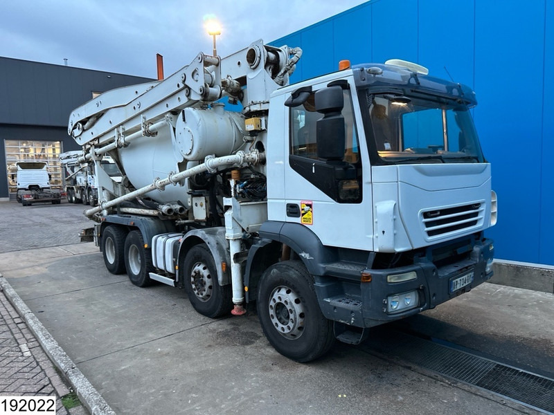Iveco Trakker 410 EURO 4, Cifa MK24, 9m3 - Concrete pump truck: picture 3 Iveco Trakker 410 EURO 4, Cifa MK24, 9m3 - Concrete pump truck: picture 3