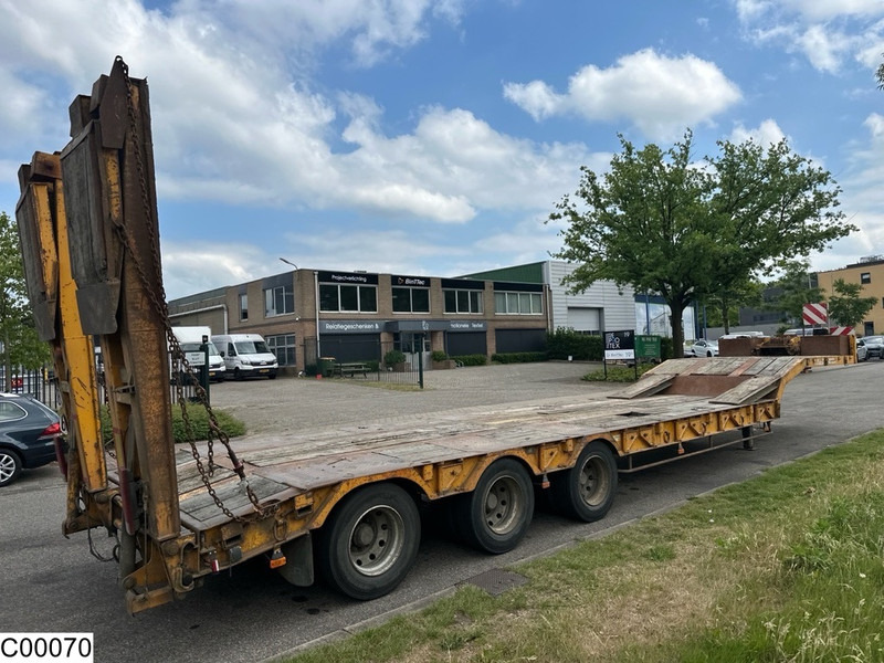 ROBUSTE semie 53.000 KG, winch - Low loader semi-trailer: picture 3 ROBUSTE semie 53.000 KG, winch - Low loader semi-trailer: picture 3