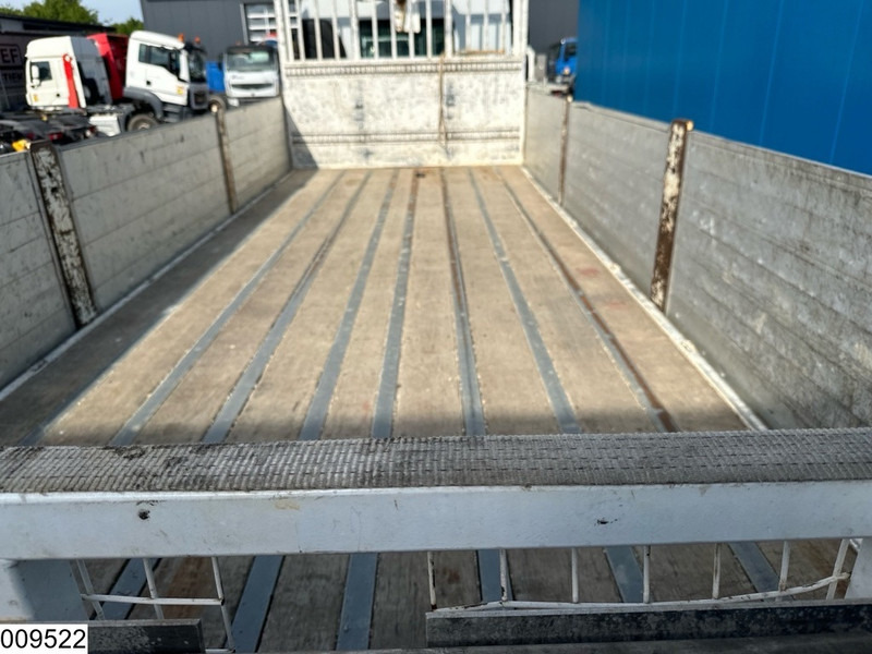 Dropside/ Flatbed truck Renault Kerax 380 Dxi 6X4, EURO 5, Steel suspension: picture 12 Dropside/ Flatbed truck Renault Kerax 380 Dxi 6X4, EURO 5, Steel suspension: picture 12