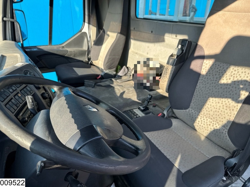 Dropside/ Flatbed truck Renault Kerax 380 Dxi 6X4, EURO 5, Steel suspension: picture 9 Dropside/ Flatbed truck Renault Kerax 380 Dxi 6X4, EURO 5, Steel suspension: picture 9
