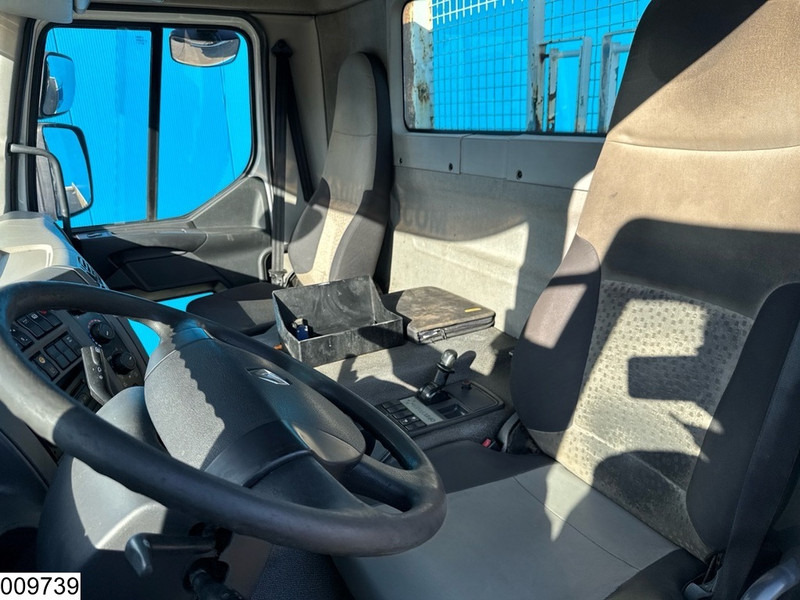 Dropside/ Flatbed truck Renault Kerax 430 Dxi 6x4, EURO 5, Steel suspenion: picture 9 Dropside/ Flatbed truck Renault Kerax 430 Dxi 6x4, EURO 5, Steel suspenion: picture 9