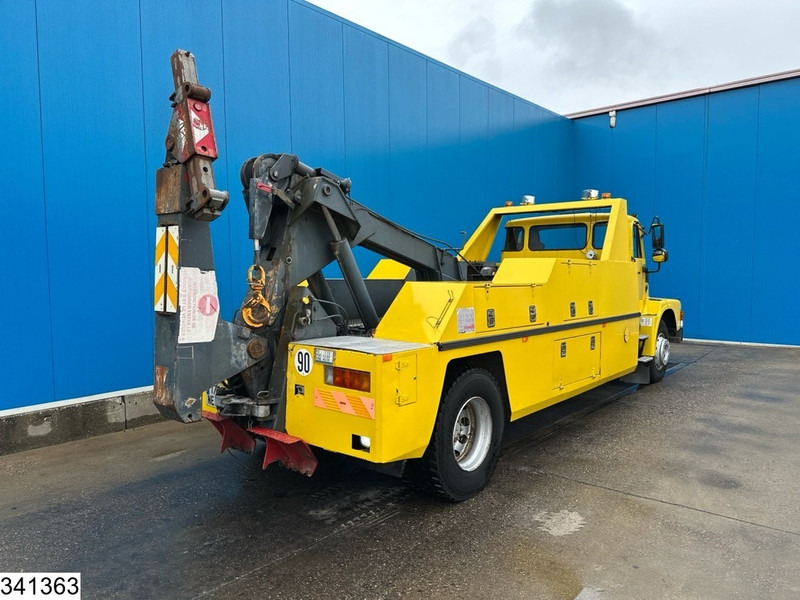 Volvo N 10 Wrecker, Steel suspension - Crane truck: picture 2 Volvo N 10 Wrecker, Steel suspension - Crane truck: picture 2