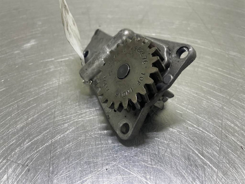 Ahlmann AS900-Cummins B3.3T-4982676-Oil pump/Ölpumpe - Engine for Construction machinery: picture 2 Ahlmann AS900-Cummins B3.3T-4982676-Oil pump/Ölpumpe - Engine for Construction machinery: picture 2