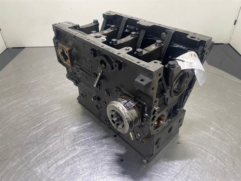 Ahlmann AS900-Cummins B3.3T-4989845-Crankcase/Unterblock - Engine for Construction machinery: picture 4 Ahlmann AS900-Cummins B3.3T-4989845-Crankcase/Unterblock - Engine for Construction machinery: picture 4