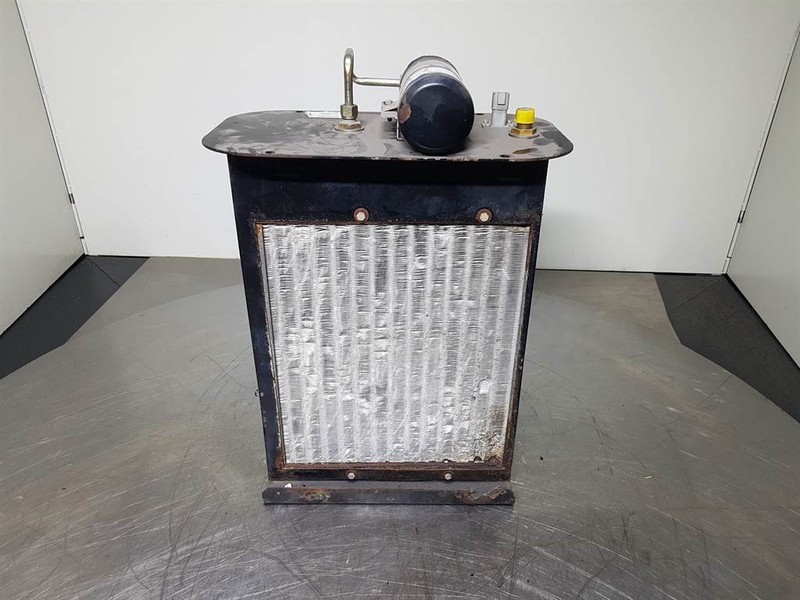 Frame/ Chassis for Construction machinery Ahlmann AZ150-4184898A-Airco condenser/Klimakondensator: picture 1