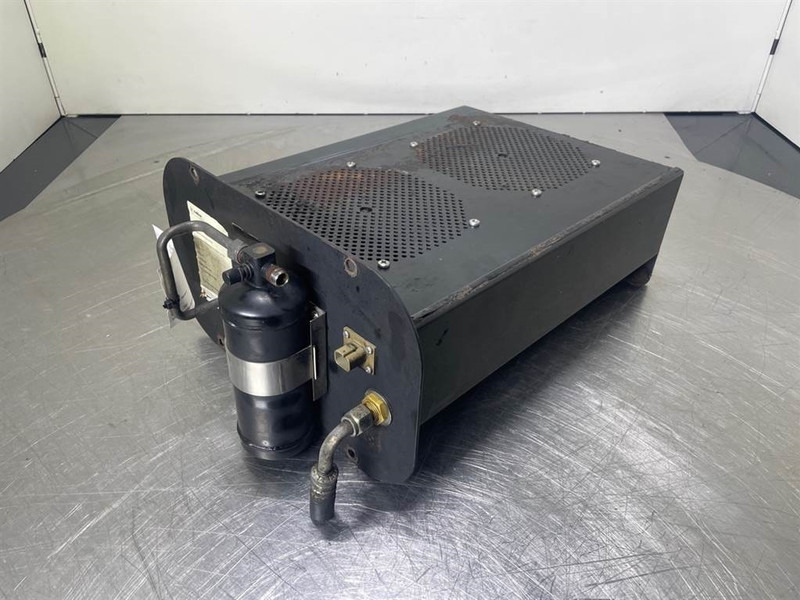Ahlmann AZ150-4184898A-Airco condenser/Klimakondensator - Frame/ Chassis for Construction machinery: picture 1 Ahlmann AZ150-4184898A-Airco condenser/Klimakondensator - Frame/ Chassis for Construction machinery: picture 1