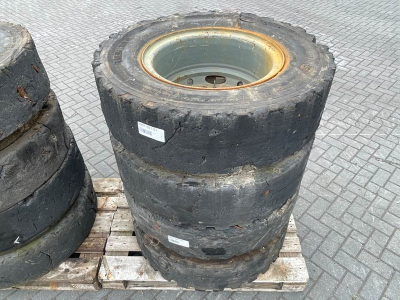 Liebherr 10.00-20 - Tire/Reifen/Band - Wheels and tires for Construction machinery: picture 5 Liebherr 10.00-20 - Tire/Reifen/Band - Wheels and tires for Construction machinery: picture 5