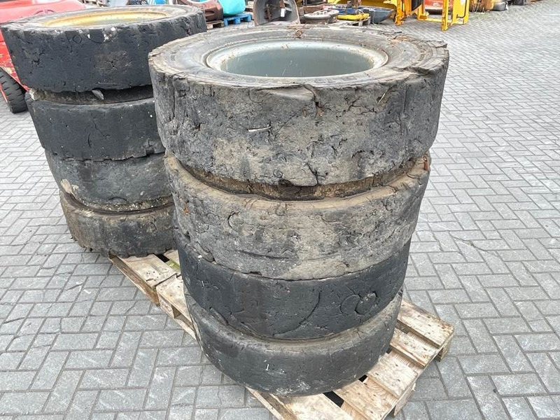 Liebherr 10.00-20 - Tire/Reifen/Band - Wheels and tires for Construction machinery: picture 3 Liebherr 10.00-20 - Tire/Reifen/Band - Wheels and tires for Construction machinery: picture 3