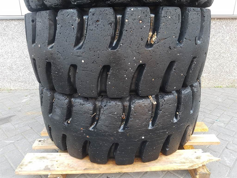 Liebherr L514 Stereo-Goodyear 17.5R25-Tire/Reifen/Band - Tire for Construction machinery: picture 4 Liebherr L514 Stereo-Goodyear 17.5R25-Tire/Reifen/Band - Tire for Construction machinery: picture 4