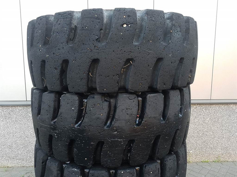 Liebherr L514 Stereo-Goodyear 17.5R25-Tire/Reifen/Band - Tire for Construction machinery: picture 3 Liebherr L514 Stereo-Goodyear 17.5R25-Tire/Reifen/Band - Tire for Construction machinery: picture 3