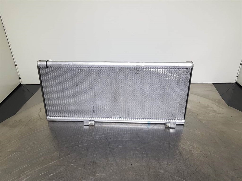 Liebherr L524-11645412-Airco condenser/Klimakondensator - Frame/ Chassis: picture 1 Liebherr L524-11645412-Airco condenser/Klimakondensator - Frame/ Chassis: picture 1