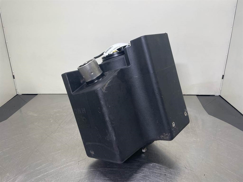 New Holland W110C-CNH 84491464-Fuel tank/Kraftstofftank - Frame/ Chassis for Construction machinery: picture 3 New Holland W110C-CNH 84491464-Fuel tank/Kraftstofftank - Frame/ Chassis for Construction machinery: picture 3