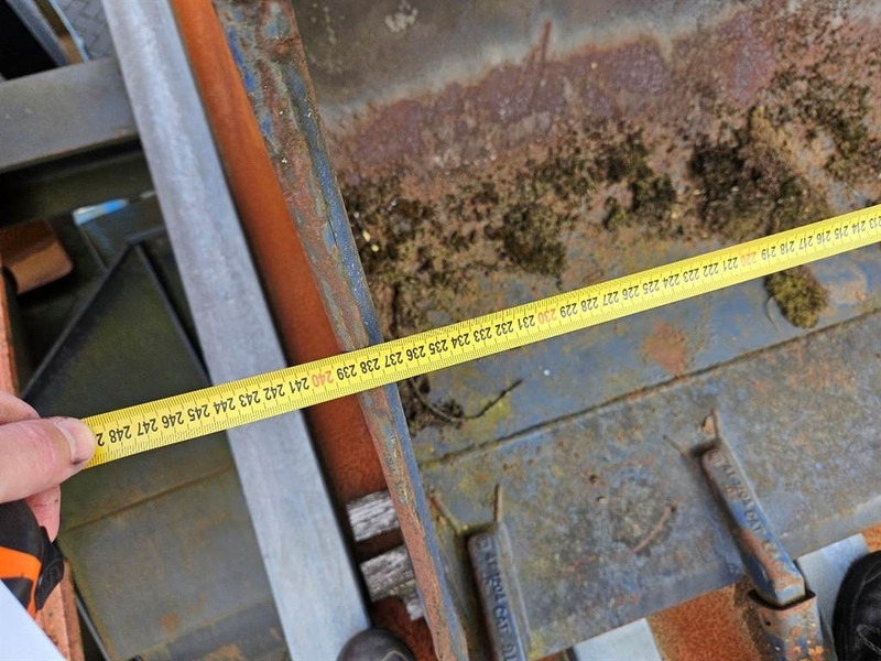 Schaeff SKL863-SKL861-Bucket/Schaufel/Dichte bak - Bucket: picture 5 Schaeff SKL863-SKL861-Bucket/Schaufel/Dichte bak - Bucket: picture 5