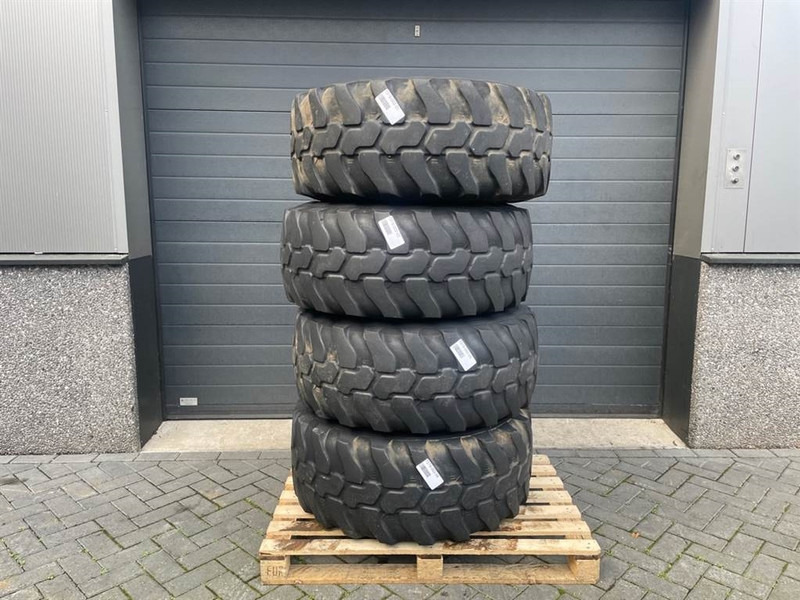 Terex AL80-Dunlop 405/70R18 (15.5/70R18)-Tire/Reifen - Wheels and tires for Construction machinery: picture 1 Terex AL80-Dunlop 405/70R18 (15.5/70R18)-Tire/Reifen - Wheels and tires for Construction machinery: picture 1