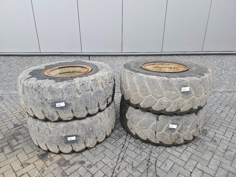 Terex TL260S-Banden 20.5-R25-Solid wheels / Full Gummi - Wheels and tires for Construction machinery: picture 1 Terex TL260S-Banden 20.5-R25-Solid wheels / Full Gummi - Wheels and tires for Construction machinery: picture 1