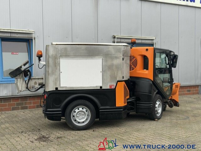 Multicar Nilfisk JungoJet3500 Winterdienst & Kehrmaschine - Road sweeper: picture 4 Multicar Nilfisk JungoJet3500 Winterdienst & Kehrmaschine - Road sweeper: picture 4