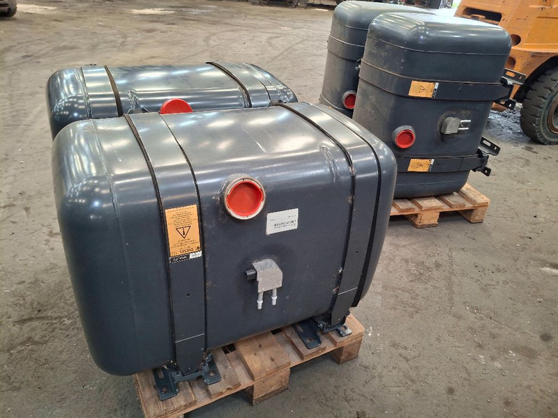 Mercedes-Benz 290L - Fuel tank: picture 1 Mercedes-Benz 290L - Fuel tank: picture 1