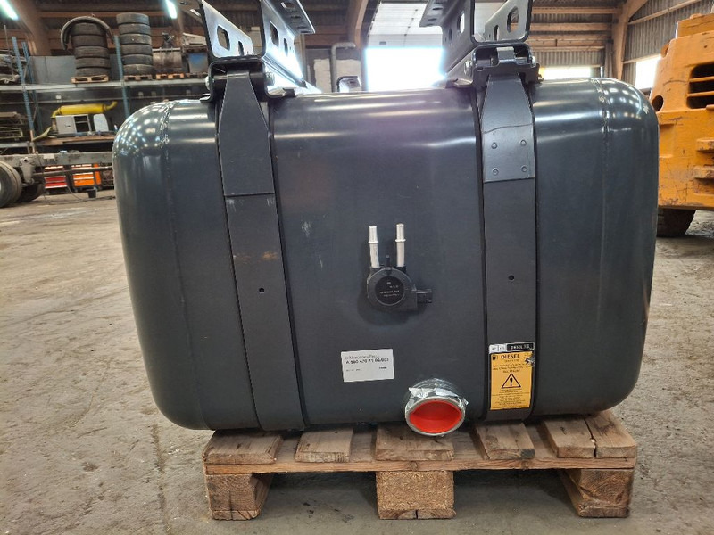 Mercedes-Benz 290L - Fuel tank: picture 5 Mercedes-Benz 290L - Fuel tank: picture 5