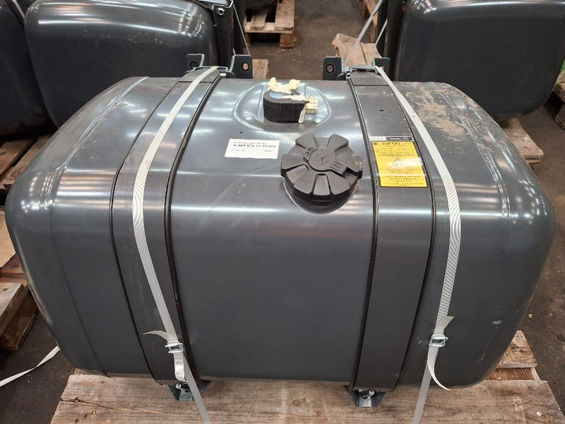 Mercedes-Benz 290L - Fuel tank: picture 1 Mercedes-Benz 290L - Fuel tank: picture 1