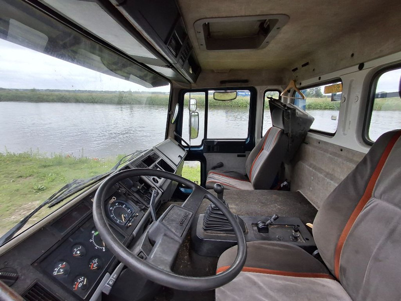Cab chassis truck Volvo FL611: picture 14