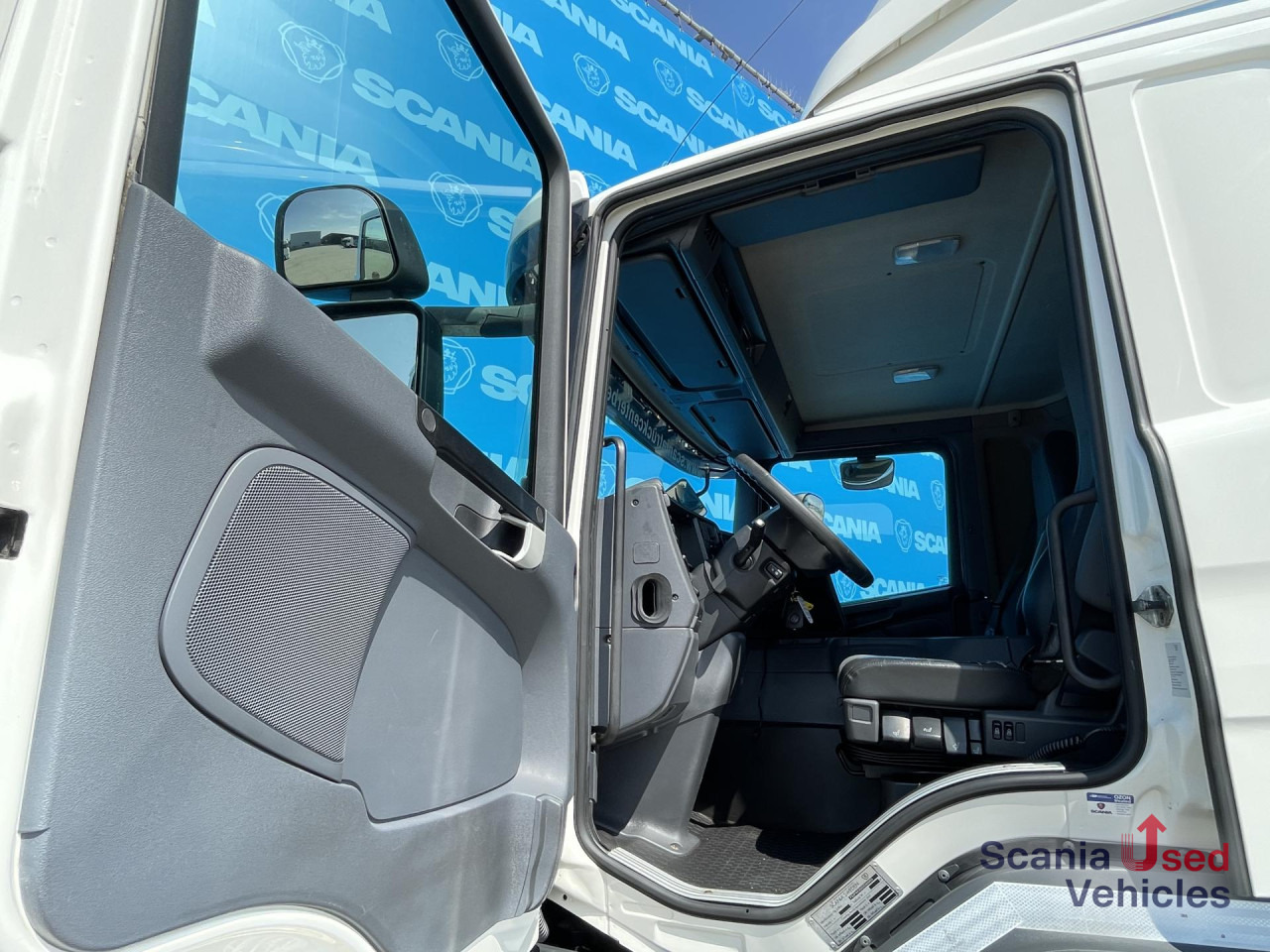 SCANIA P 250 DB4x2MNB SIDE DOORS FULL AIR 250X246X250CM - Box truck: picture 4 SCANIA P 250 DB4x2MNB SIDE DOORS FULL AIR 250X246X250CM - Box truck: picture 4