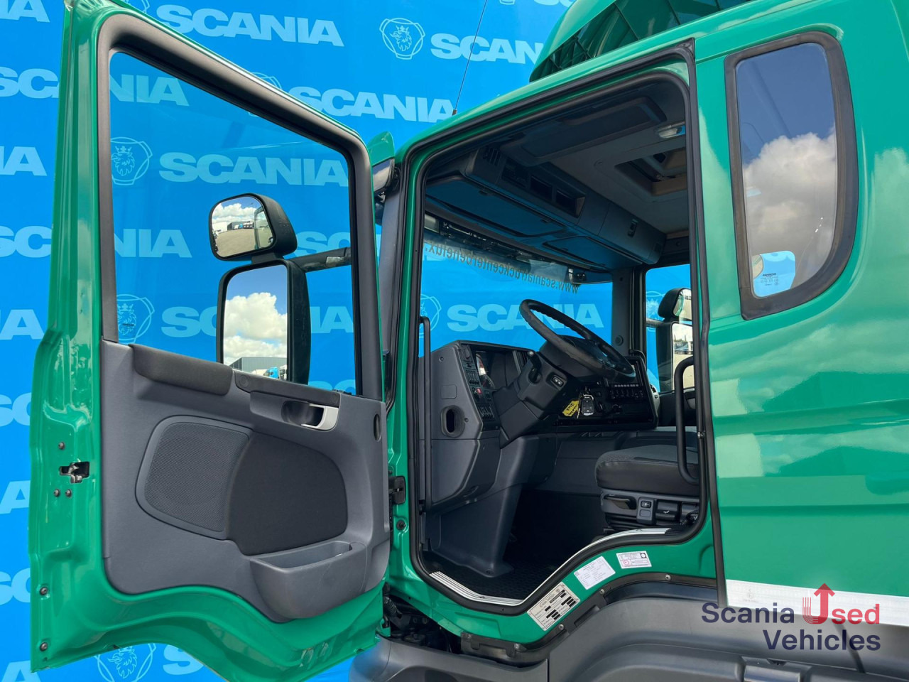 SCANIA P 320 DB6x2*4MNB RETARDER FULL AIR 8T TAIL LIFT 2T - Box truck: picture 2 SCANIA P 320 DB6x2*4MNB RETARDER FULL AIR 8T TAIL LIFT 2T - Box truck: picture 2