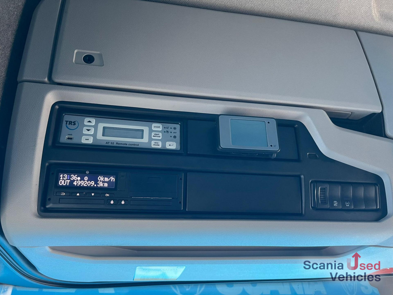 SCANIA R 410 B6x2*4NB LNG RETARDER FRIGO CHEREAU 765x250x - Refrigerator truck: picture 4 SCANIA R 410 B6x2*4NB LNG RETARDER FRIGO CHEREAU 765x250x - Refrigerator truck: picture 4