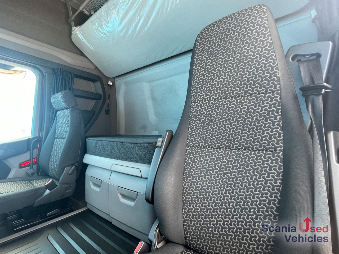 SCANIA R 450 A4x2NA RETARDER 8T DIFF-L HYDRO LOW MILEAGE - Tractor unit: picture 5 SCANIA R 450 A4x2NA RETARDER 8T DIFF-L HYDRO LOW MILEAGE - Tractor unit: picture 5