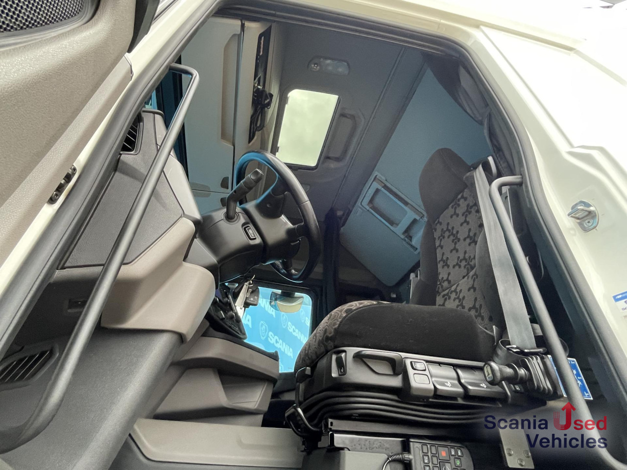 SCANIA R 450 A4x2NB DIFF-L RETARDER FULL AIR 8T HYDRO - Tractor unit: picture 4 SCANIA R 450 A4x2NB DIFF-L RETARDER FULL AIR 8T HYDRO - Tractor unit: picture 4