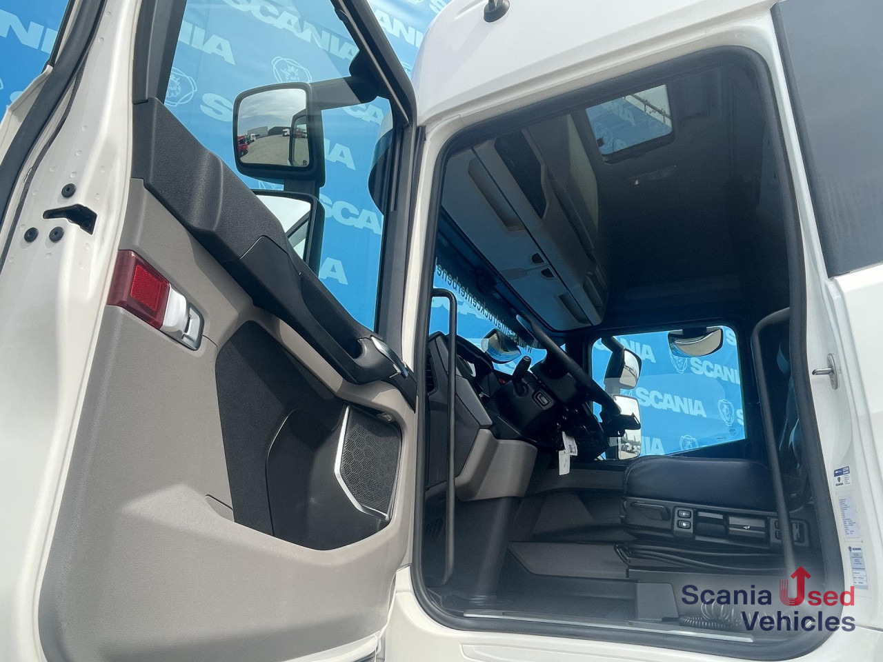 SCANIA R 450 A4x2NB DIFF-L RETARDER FULL AIR 8T LEATHER - Tractor unit: picture 2 SCANIA R 450 A4x2NB DIFF-L RETARDER FULL AIR 8T LEATHER - Tractor unit: picture 2