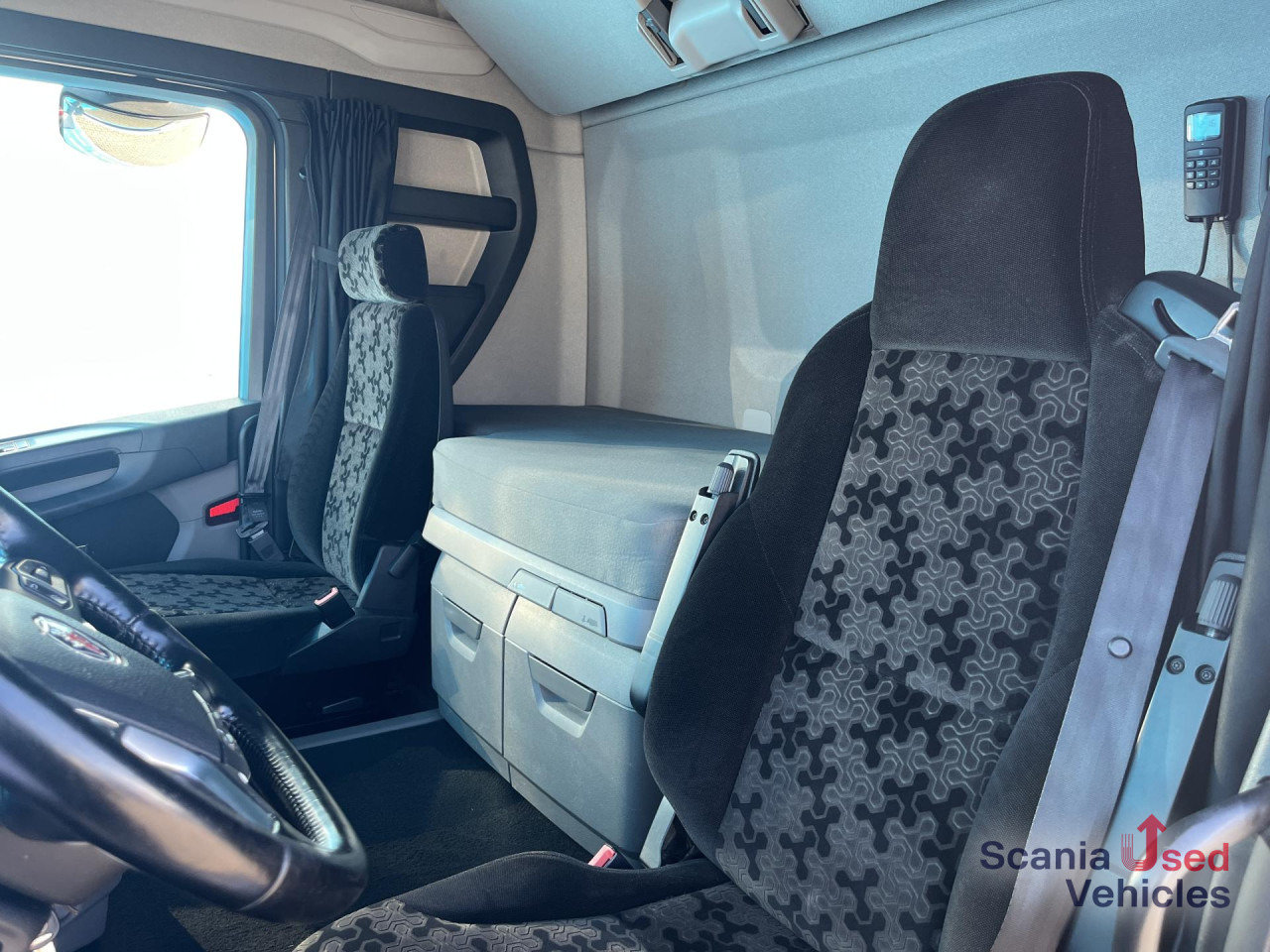 SCANIA R 450 A4x2NB RETARDER DIFF-L FULL AIR 8T P-AIRCO - Tractor unit: picture 3 SCANIA R 450 A4x2NB RETARDER DIFF-L FULL AIR 8T P-AIRCO - Tractor unit: picture 3