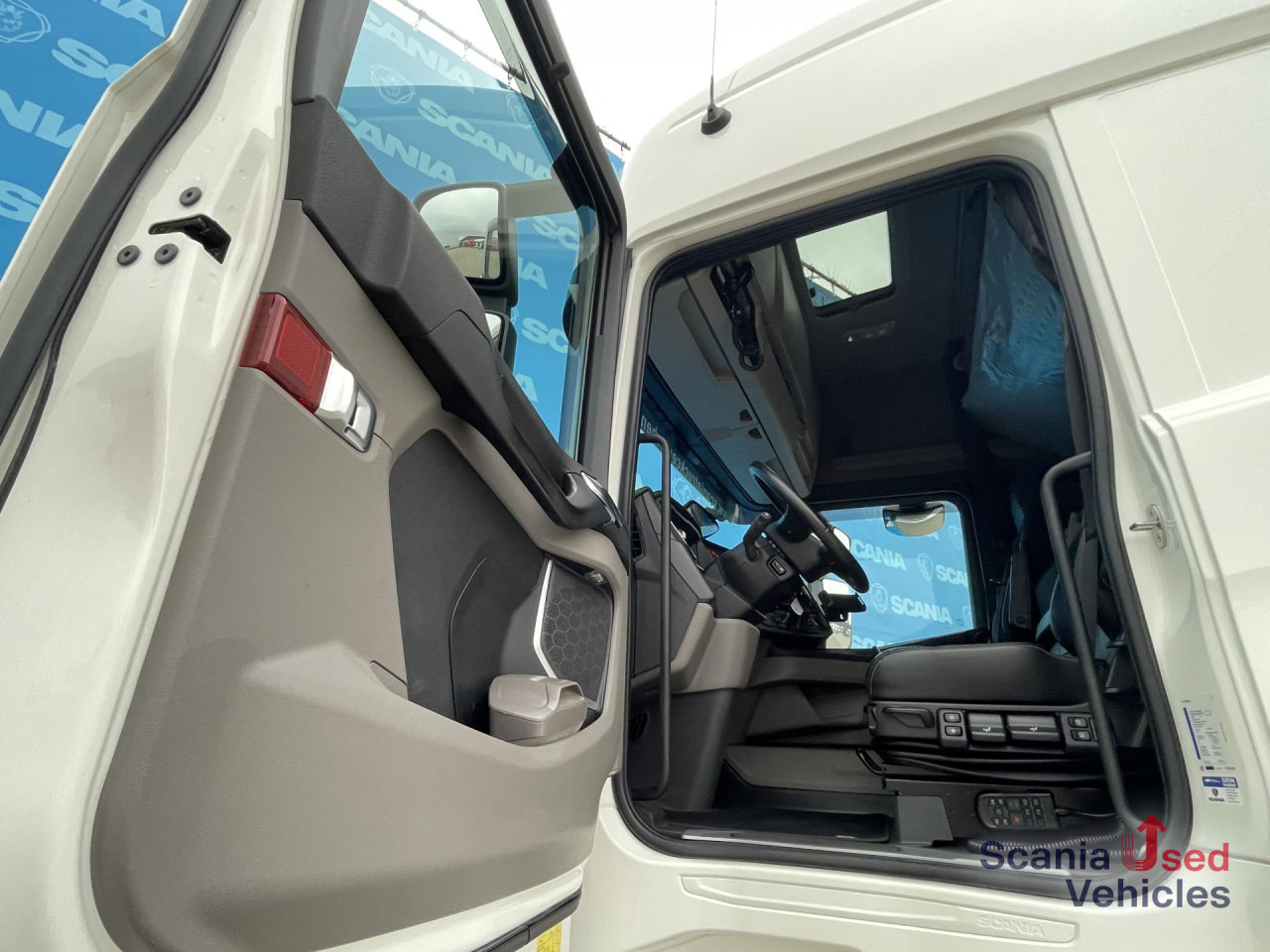 SCANIA R 500 A4x2NB RETARDER FULL AIR P-AIRCO VECTO 3 - Tractor unit: picture 5 SCANIA R 500 A4x2NB RETARDER FULL AIR P-AIRCO VECTO 3 - Tractor unit: picture 5