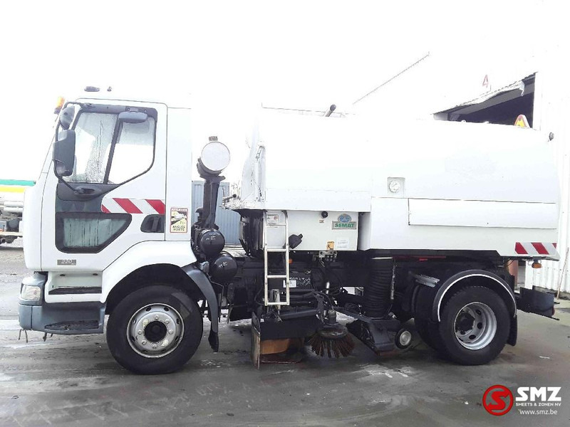 Renault Midlum 220 - Road sweeper: picture 5 Renault Midlum 220 - Road sweeper: picture 5
