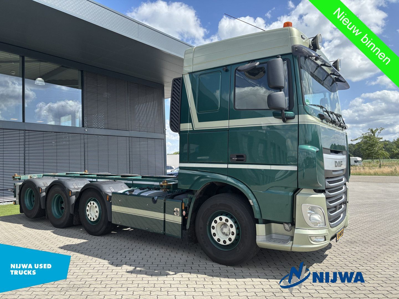 DAF XF 460 8x2 20ft container systeem - Hook lift truck: picture 2 DAF XF 460 8x2 20ft container systeem - Hook lift truck: picture 2