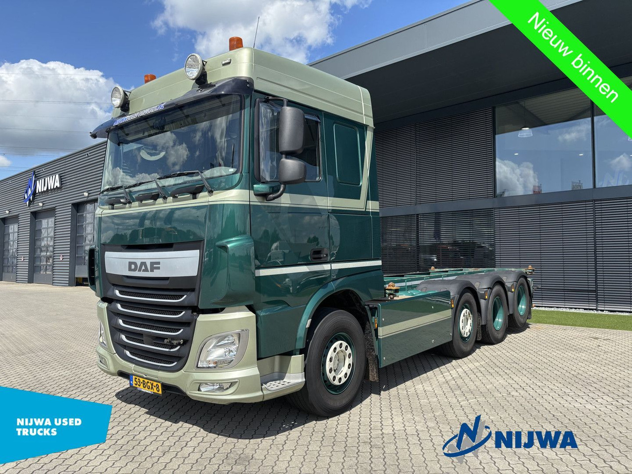 DAF XF 460 8x2 20ft container systeem - Hook lift truck: picture 1 DAF XF 460 8x2 20ft container systeem - Hook lift truck: picture 1