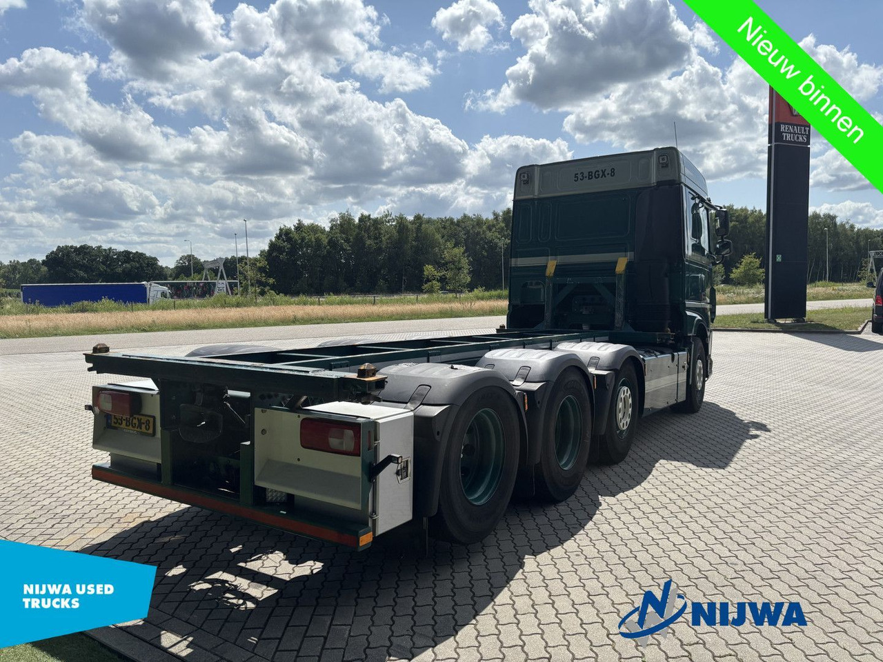 DAF XF 460 8x2 20ft container systeem - Hook lift truck: picture 3 DAF XF 460 8x2 20ft container systeem - Hook lift truck: picture 3
