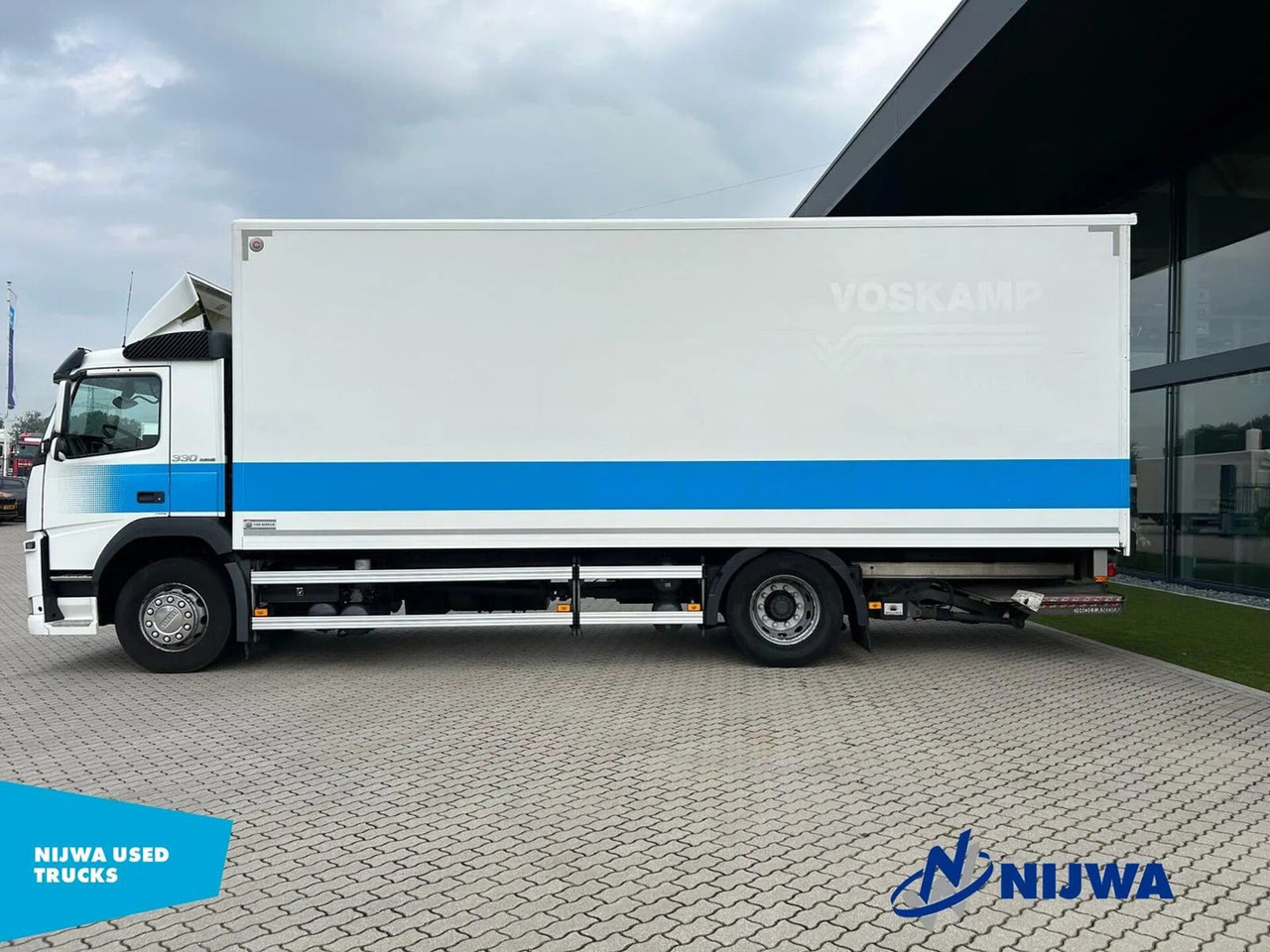 Volvo FM 330 Schuifzeil + Laadklep - Curtainsider truck: picture 5 Volvo FM 330 Schuifzeil + Laadklep - Curtainsider truck: picture 5