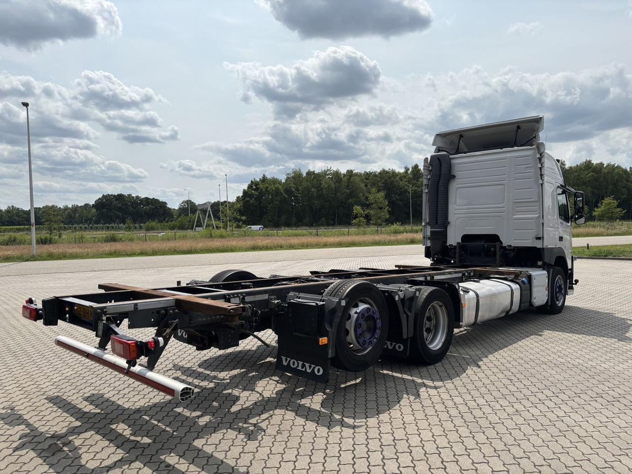 Volvo FM 450 6x2 BDF + Vangmuil - Container transporter/ Swap body truck: picture 3 Volvo FM 450 6x2 BDF + Vangmuil - Container transporter/ Swap body truck: picture 3