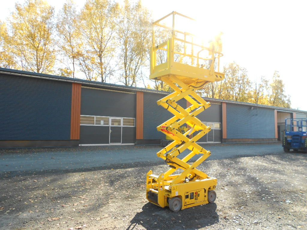 Genie GS 1330, Leichtscherenarbeitsbühne Genie 5,9 m - Truck mounted aerial platform: picture 2 Genie GS 1330, Leichtscherenarbeitsbühne Genie 5,9 m - Truck mounted aerial platform: picture 2