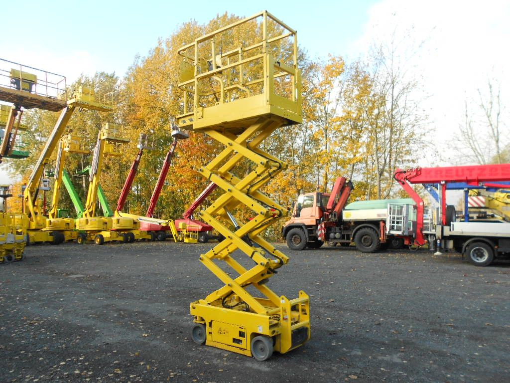 Genie GS 1330, Leichtscherenarbeitsbühne Genie 5,9 m - Truck mounted aerial platform: picture 3 Genie GS 1330, Leichtscherenarbeitsbühne Genie 5,9 m - Truck mounted aerial platform: picture 3