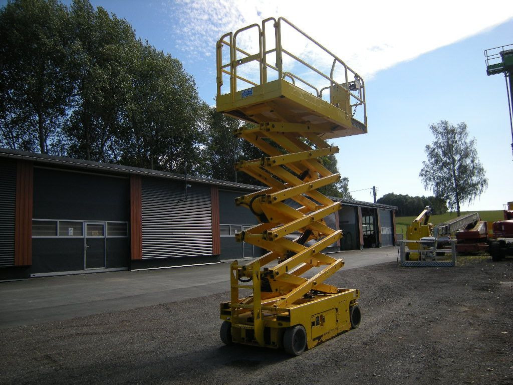 Genie GS 4047 Scherenarbeitsbühne Genie 14 m - Truck mounted aerial platform: picture 2 Genie GS 4047 Scherenarbeitsbühne Genie 14 m - Truck mounted aerial platform: picture 2