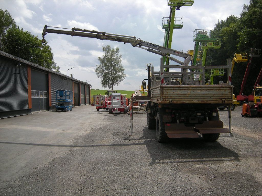 Mercedes-Benz Unimog U1250 mit Kran MKG 105 - Tipper van: picture 4 Mercedes-Benz Unimog U1250 mit Kran MKG 105 - Tipper van: picture 4