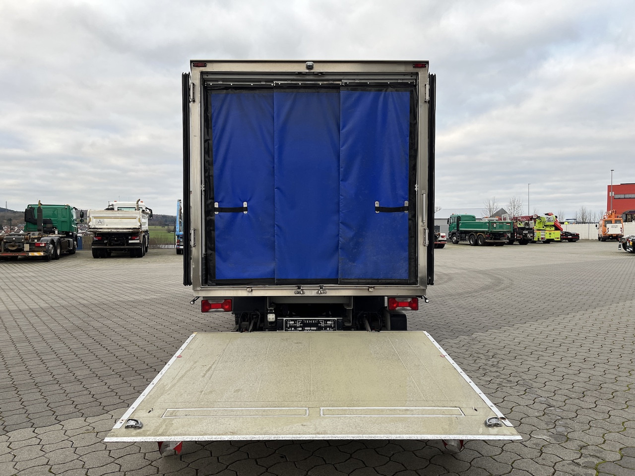 Iveco 70C18 Daily Tiefkühlkoffer mit Ladebordwand - Refrigerated van: picture 4 Iveco 70C18 Daily Tiefkühlkoffer mit Ladebordwand - Refrigerated van: picture 4