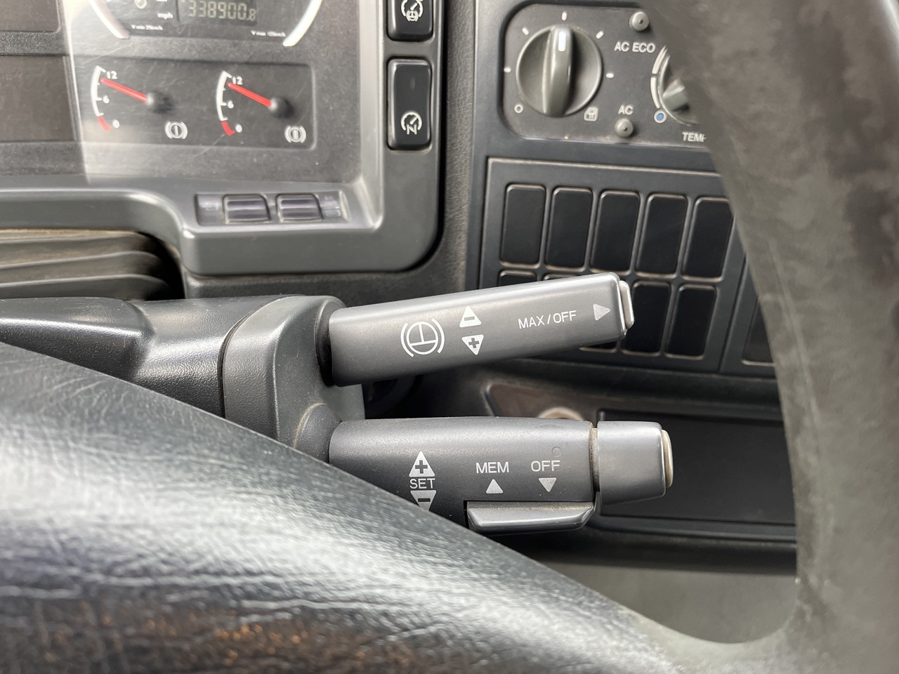 MAN 35.430 8x4 Intarder Analog Tacho Bordmatik - Tipper: picture 2 MAN 35.430 8x4 Intarder Analog Tacho Bordmatik - Tipper: picture 2