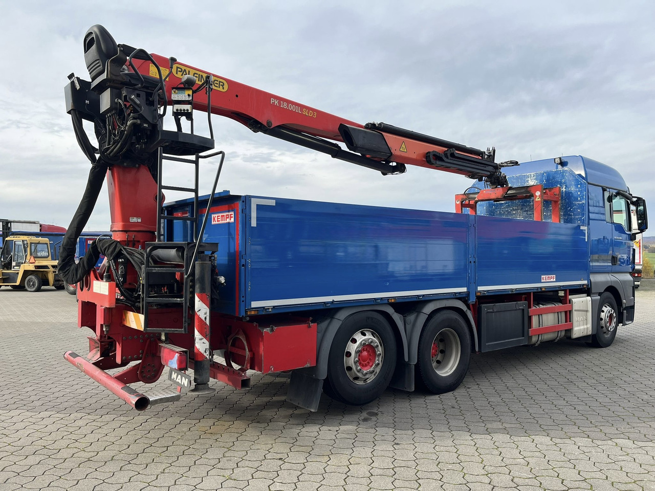 Dropside/ Flatbed truck, Crane truck MAN TGX 26.500 6x2 Palfinger 18001 SLD 3 Baustoff: picture 11