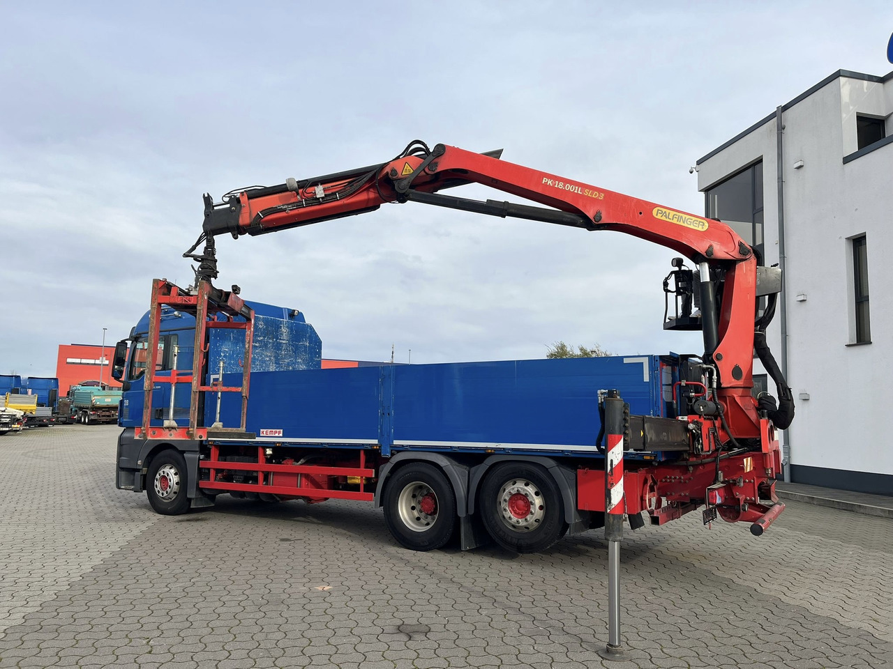 Dropside/ Flatbed truck, Crane truck MAN TGX 26.500 6x2 Palfinger 18001 SLD 3 Baustoff: picture 14