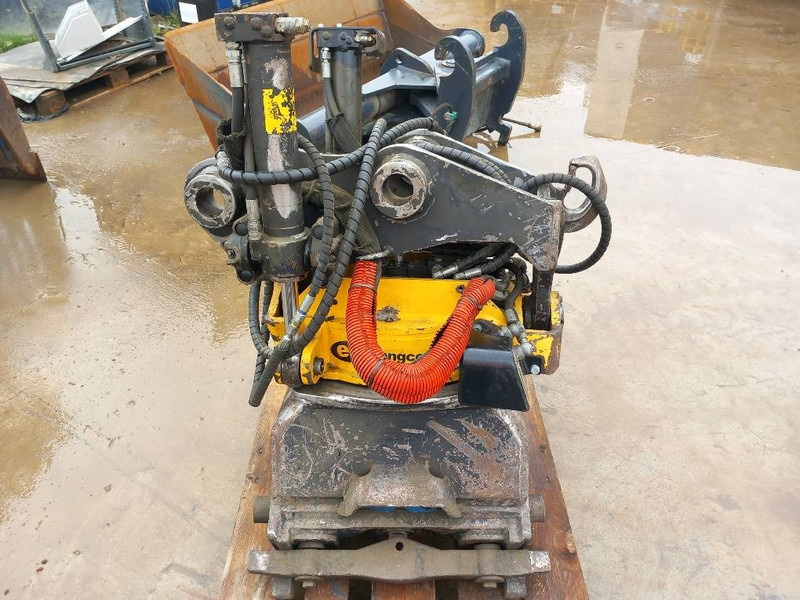 Engcon EC219 - Tiltrotator for Construction machinery: picture 1 Engcon EC219 - Tiltrotator for Construction machinery: picture 1