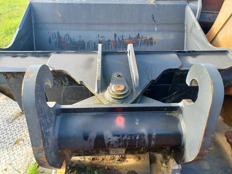 Eurosteel Inclining bucket - Bucket for Construction machinery: picture 2 Eurosteel Inclining bucket - Bucket for Construction machinery: picture 2