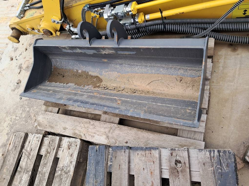 Komatsu PC24MR-5 NEW BUCKET SET + QC - Bucket for Construction machinery: picture 2 Komatsu PC24MR-5 NEW BUCKET SET + QC - Bucket for Construction machinery: picture 2